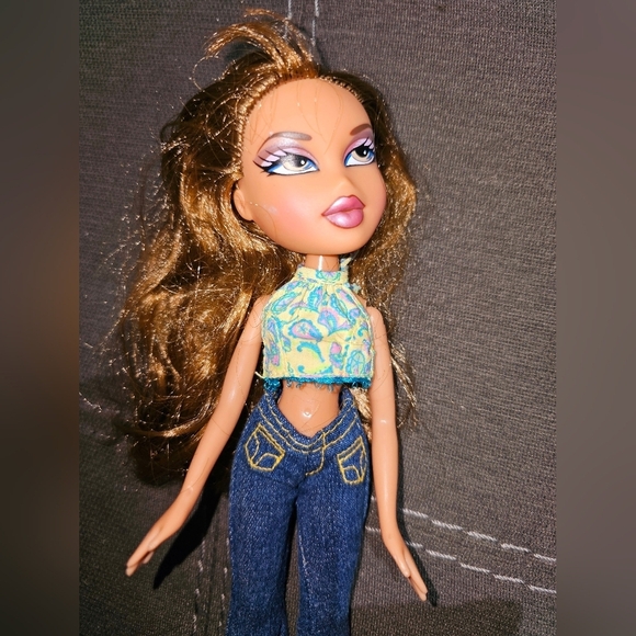 Vintage BRATZ FLAUNT IT! YASMIN DOLL 2001 MGA - Picture 2 of 6